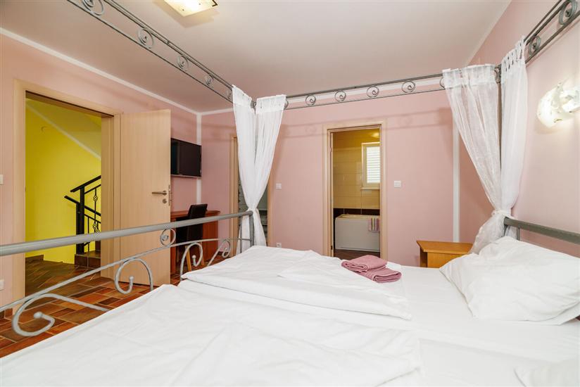 House K1, for 8 persons