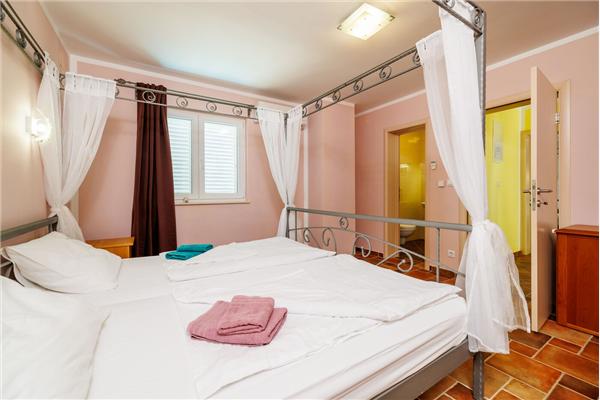 House K1, for 8 persons