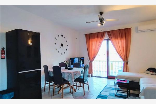 Apartment A2, for 5 persons