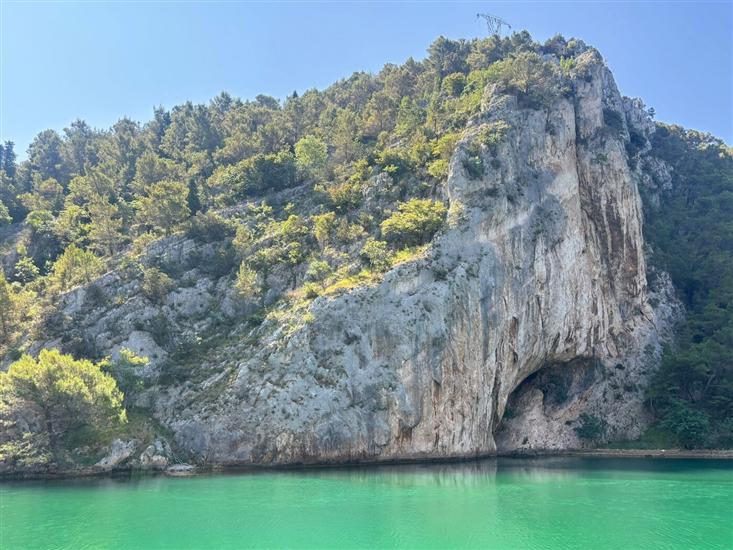 Apartments Grbac Veli Rat-Seaside