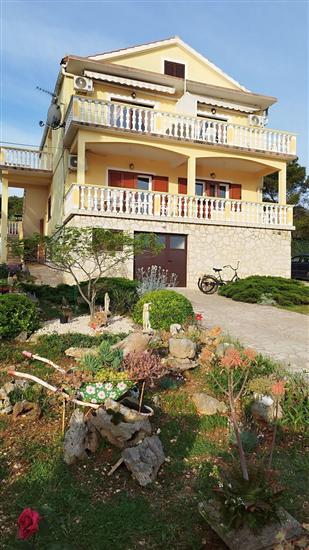 Apartments Grbac Veli Rat-Seaside