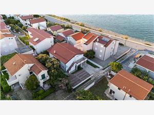 Apartment Petar Nin, Size 70.00 m2, Airline distance to the sea 30 m