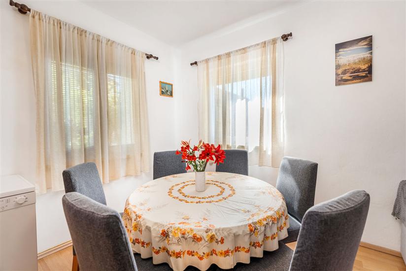 Apartment A2, for 5 persons