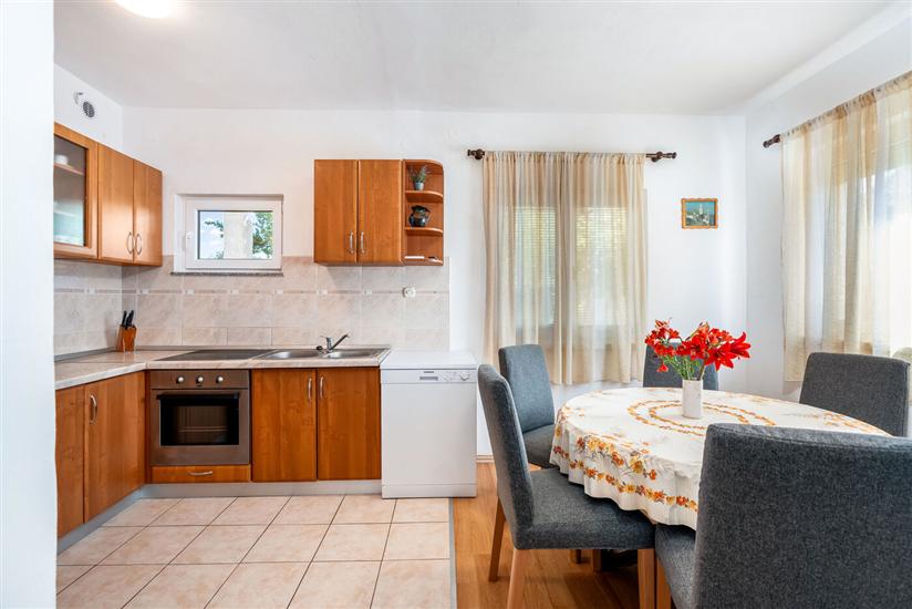 Apartment A2, for 5 persons