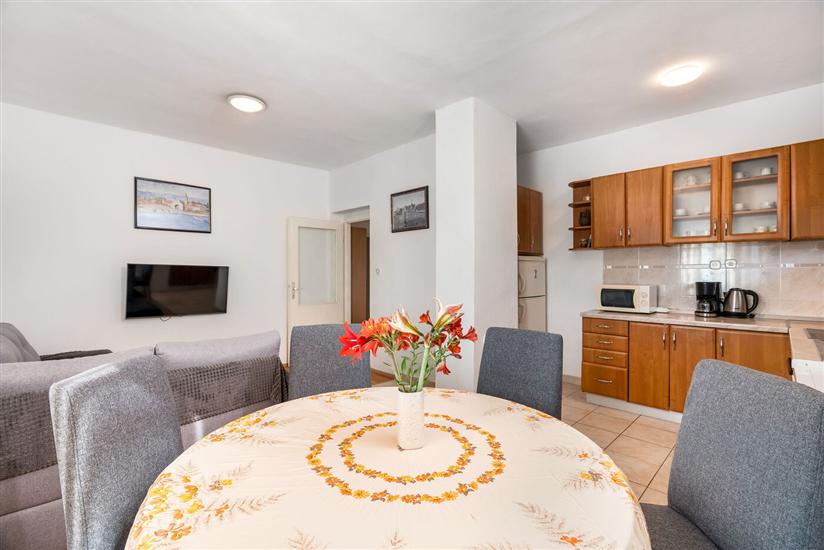 Apartment A2, for 5 persons