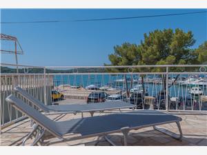 House CASA MAREA Tisno - island Murter, Stone house, Size 100.00 m2, Airline distance to the sea 10 m