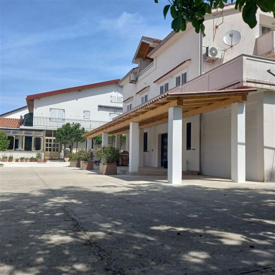 Apartments and Rooms PREKA