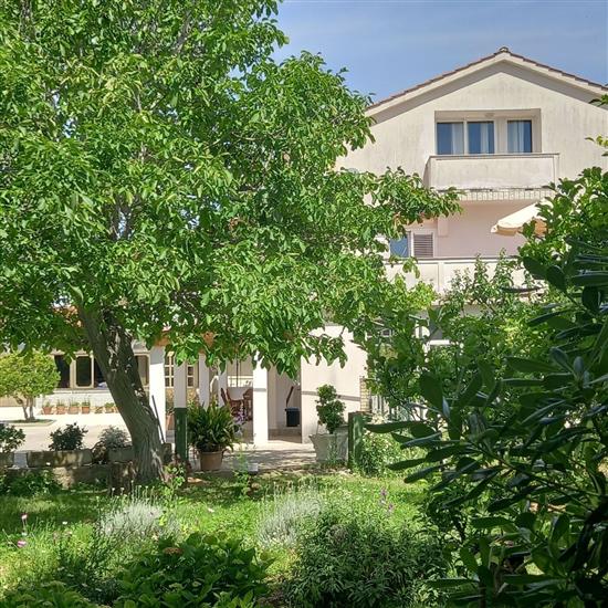 Apartments and Rooms PREKA