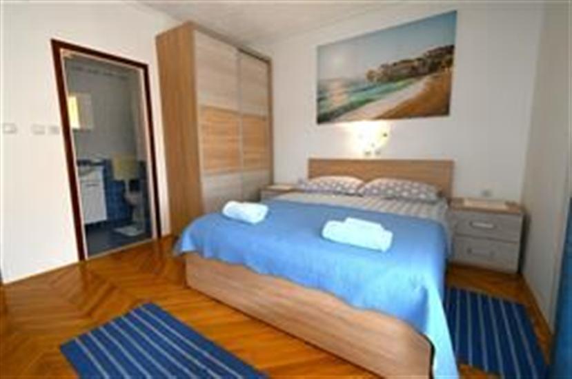 Room S1, for 2 persons