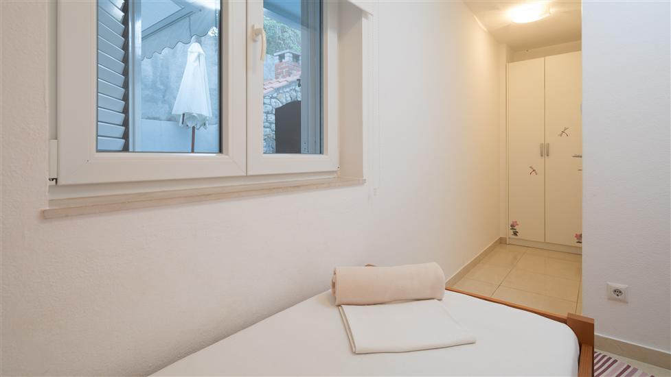 Apartment A2, for 5 persons