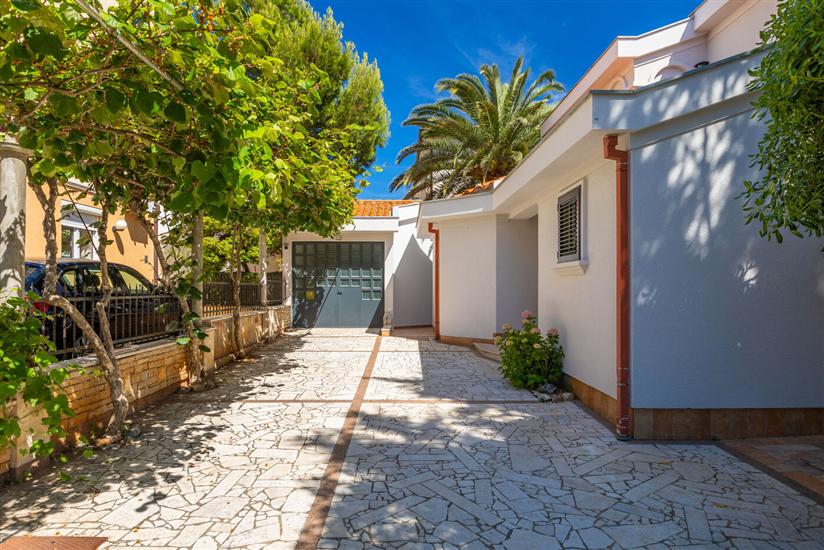 Apartments House Loncar