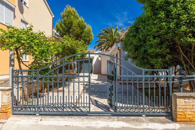 Apartments House Loncar