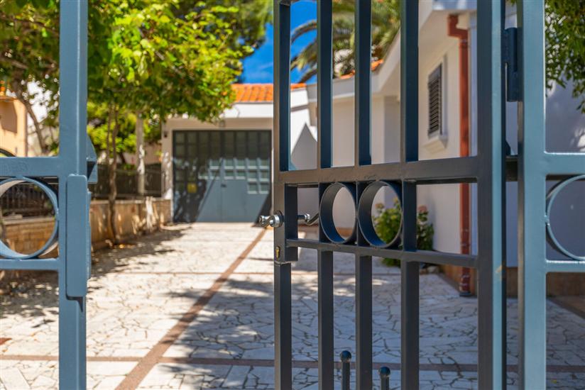 Apartments House Loncar