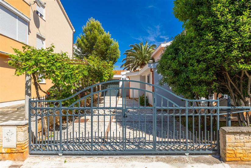 Apartments House Loncar