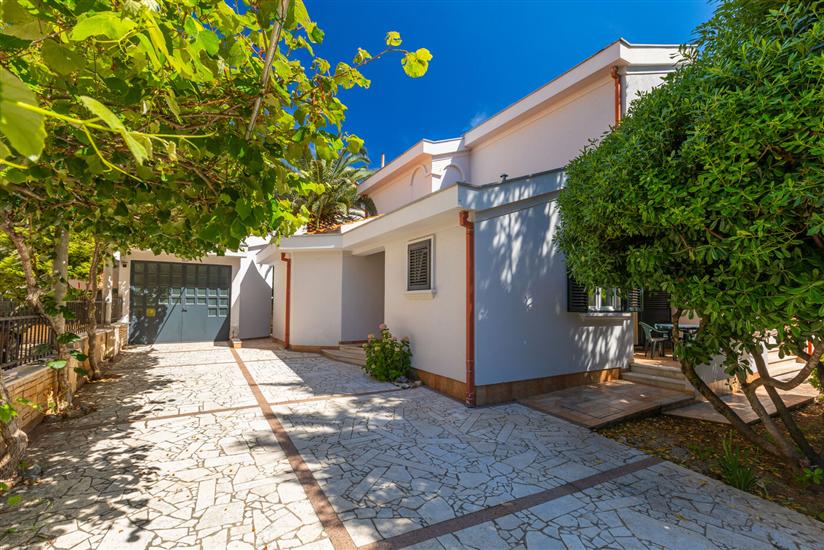 Apartments House Loncar