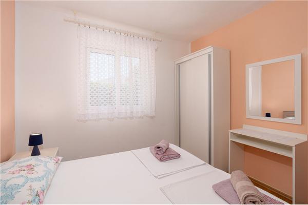 Apartment A2, for 5 persons