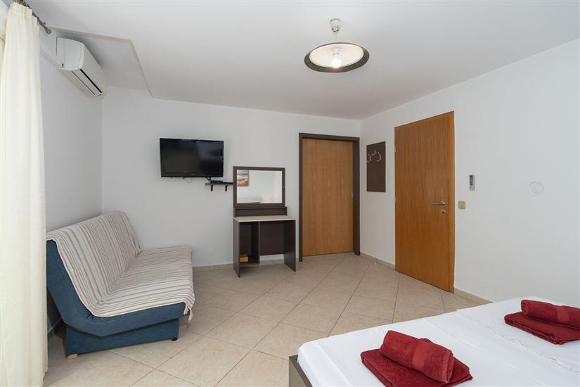 Apartment A2, for 5 persons