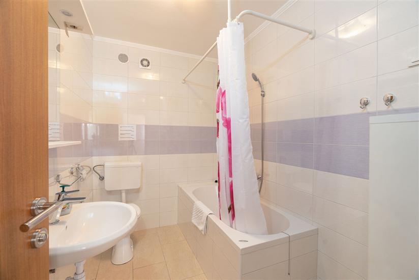 Apartment A2, for 5 persons