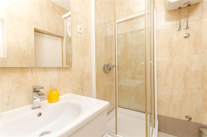 Apartment A1, for 5 persons