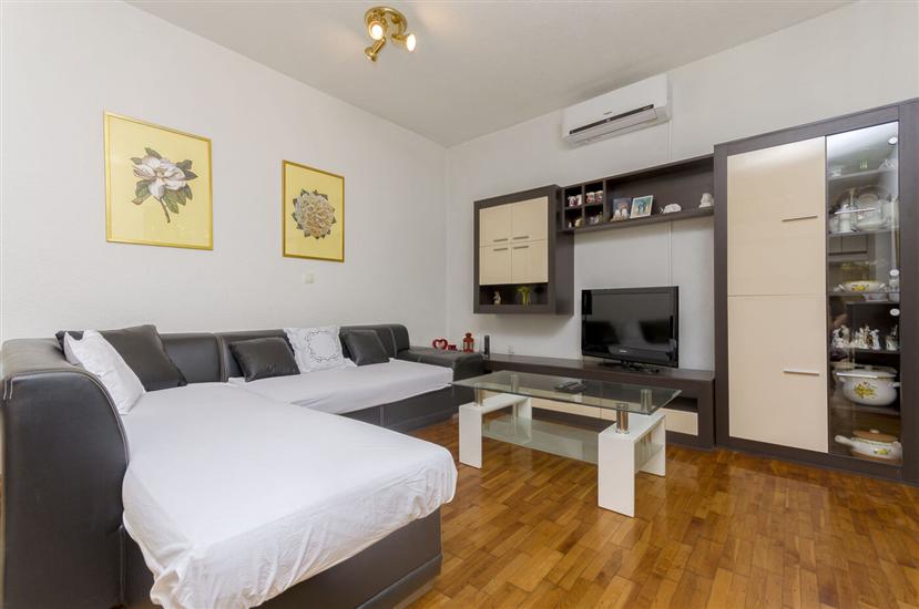 Apartment A1, for 5 persons