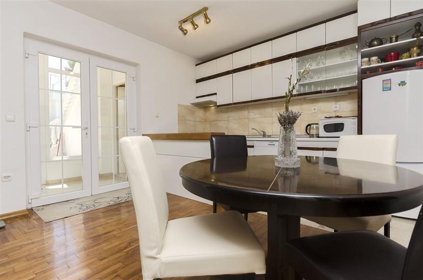 Apartment A1, for 5 persons