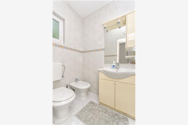 Apartment A1, for 5 persons