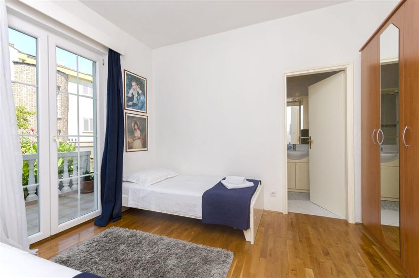 Apartment A1, for 5 persons