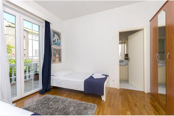 Apartment A1, for 5 persons