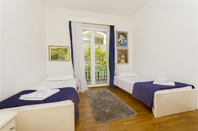 Apartment A1, for 5 persons