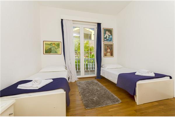Apartment A1, for 5 persons