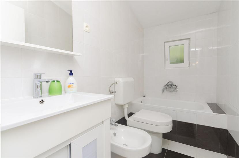 Apartment A2, for 5 persons