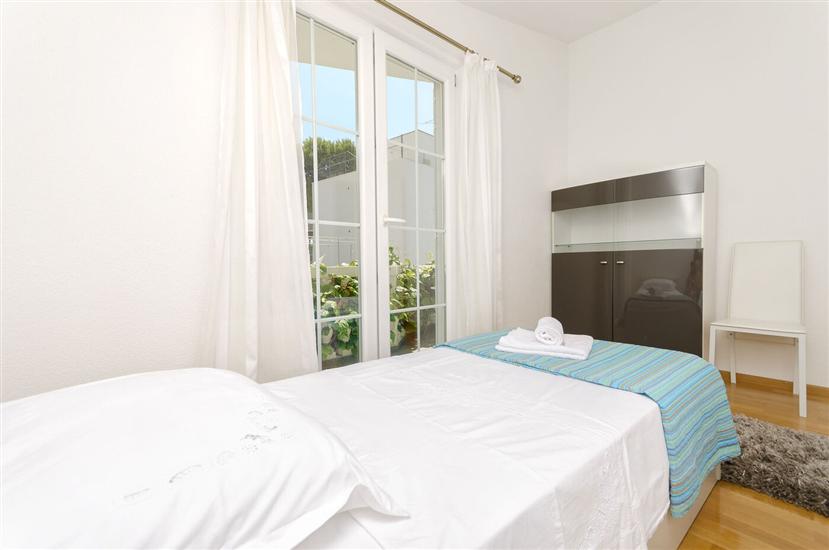 Apartment A2, for 5 persons