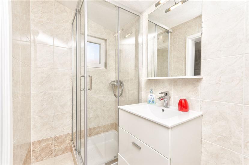 Apartment A2, for 5 persons