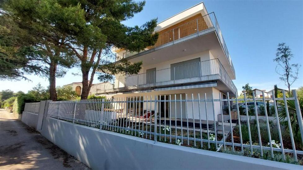 Apartment Luxurious 1