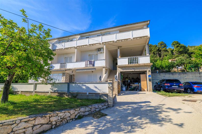 Apartment Ren