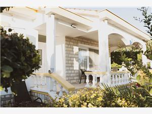 House Villa Petar 1 Zadar, Size 90.00 m2, Airline distance to the sea 10 m