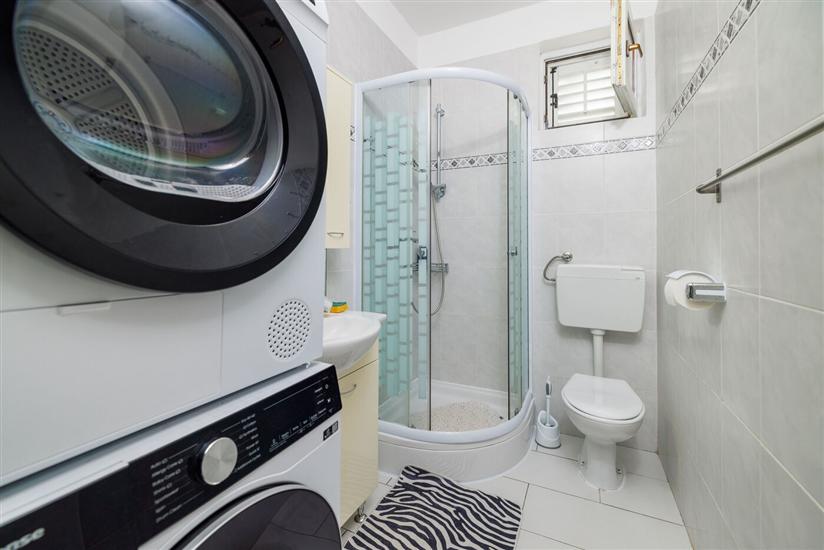 Apartment A1, for 5 persons