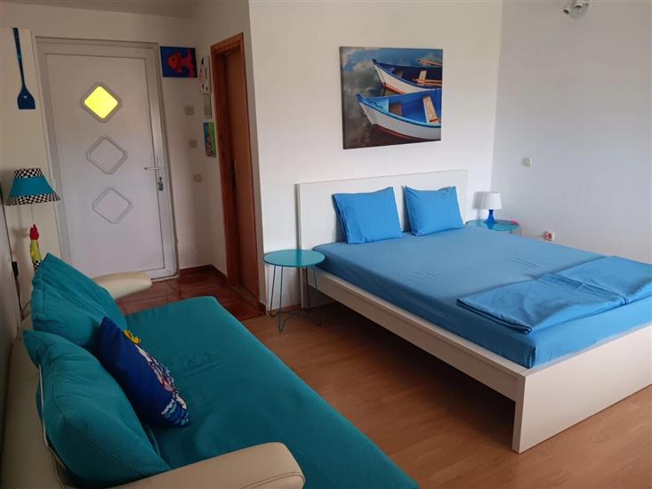 Room S1, for 2 persons