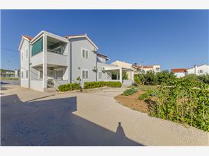 Apartments Quokka Tribunj, Size 50.00 m2, Airline distance to the sea 250 m, Airline distance to town centre 300 m