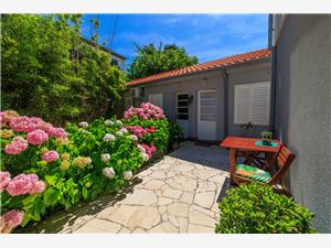 Beachfront accommodation Kvarners islands,BookKekoFrom 108 €