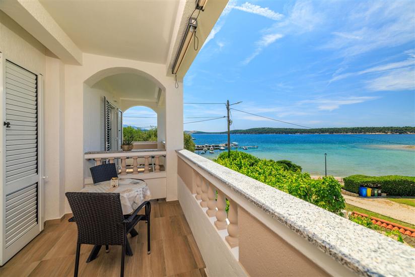 Apartment A4, for 3 persons