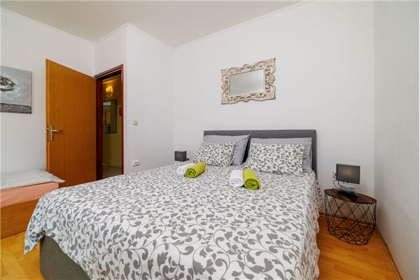 Apartment A1, for 5 persons