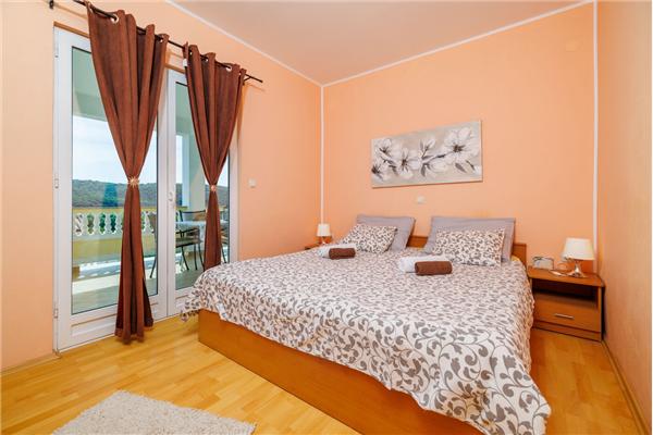 Apartment A1, for 5 persons