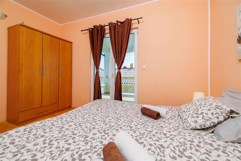 Apartment A1, for 5 persons