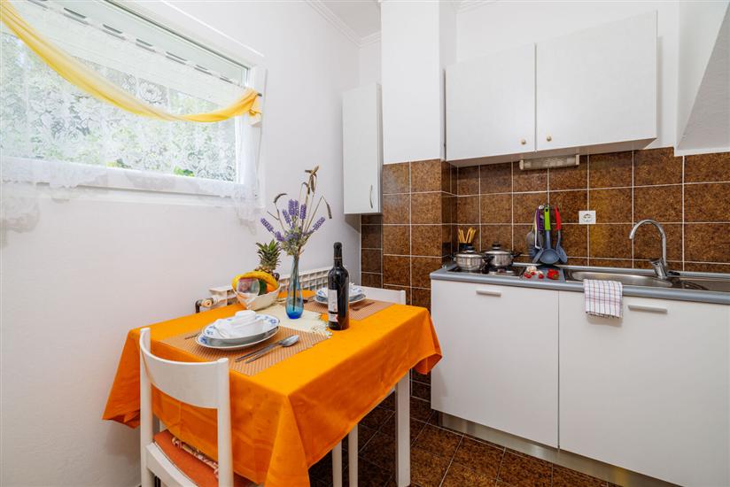 Apartment A2, for 3 persons