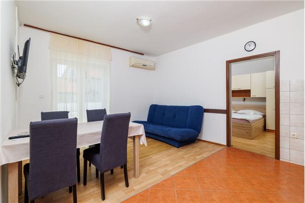 Apartment A1, for 5 persons