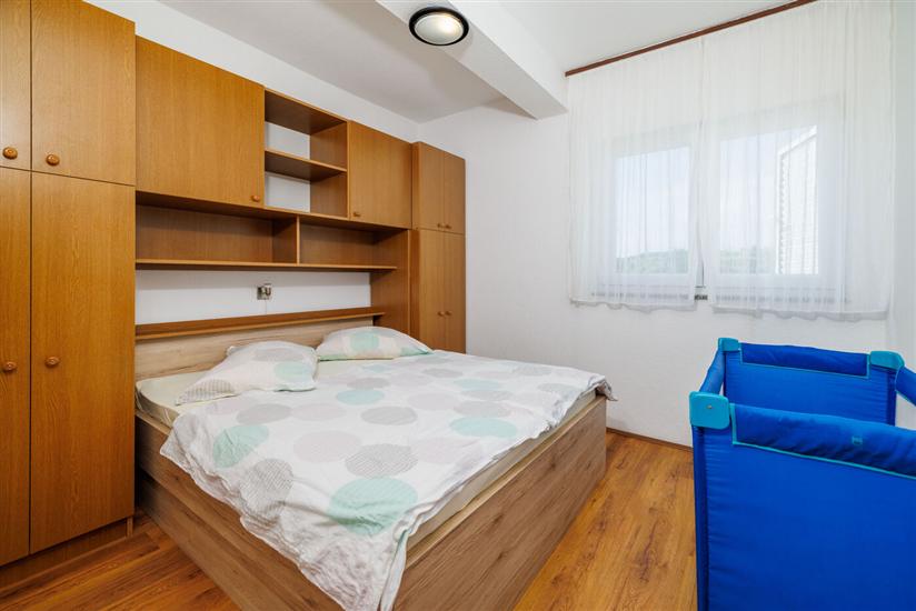 Apartment A2, for 5 persons