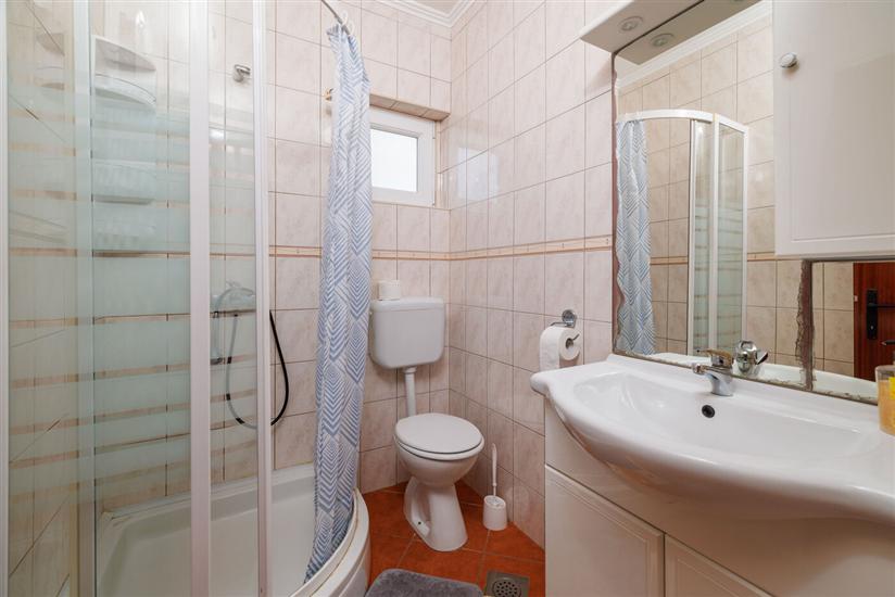 Apartment A2, for 5 persons