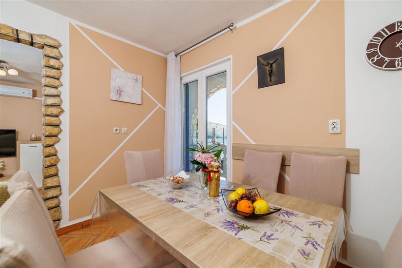 Apartment A1, for 6 persons