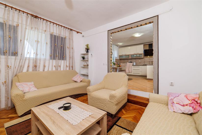 Apartment A1, for 6 persons